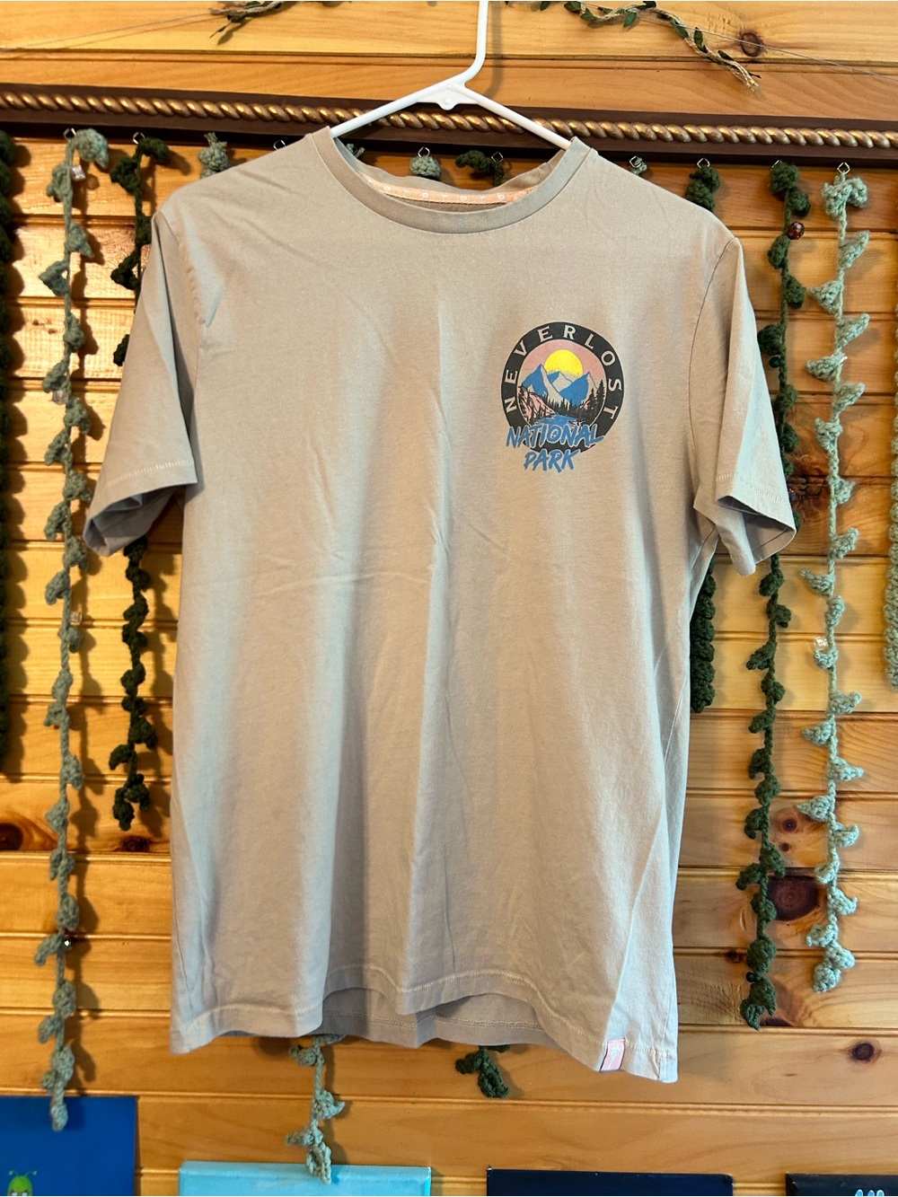 Free Planet Sandstone Graphic Tee - Mountain National Park Logo